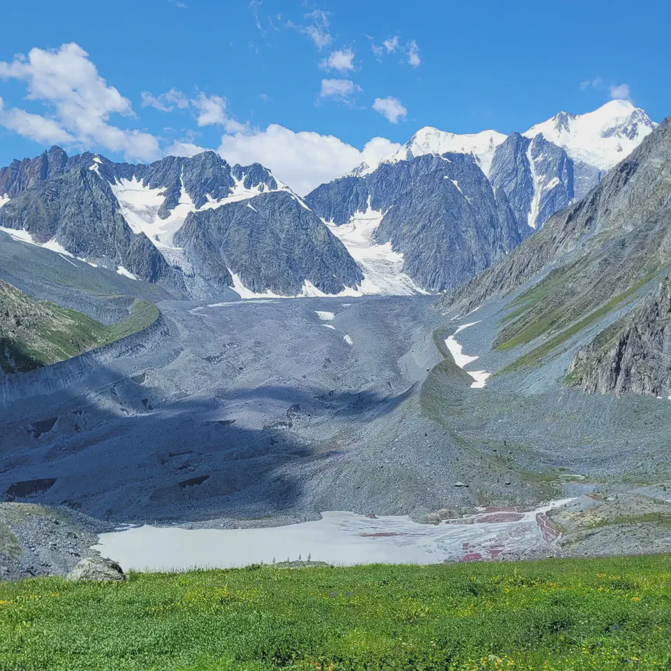 TREK AU CŒUR DE L’ALTAÏ KAZAKH : LE MONT BÉLOUKHA À PIED ET À CHEVAL