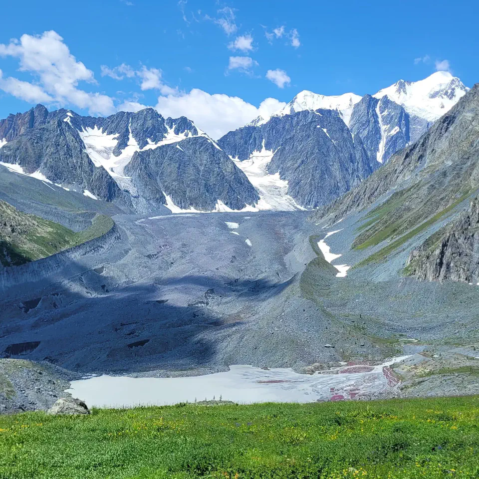 TREK AU CŒUR DE L’ALTAÏ KAZAKH : LE MONT BÉLOUKHA À PIED ET À CHEVAL